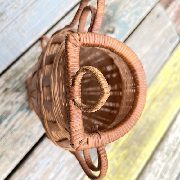 Retro Vintage Hanging Wicker Urn Shaped Wall Vase with Scrolling - Picture 5 of 13